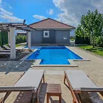 Сasa de vacaciones Maja By Interhome *